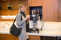 Travelon Umhängetasche Diebstahlsicher Crossbody Classic Lady -FJÄLLRÄVEN Boutiquen 021458 5 1280x1280