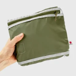 FJÄLLRÄVEN Fjällräven High Coast Totepack 27 FJÄLLRÄVEN Fjällräven High Coast Totepack -FJÄLLRÄVEN Boutiquen high coast totepack 23225 620 l detail fjr 1280x1280