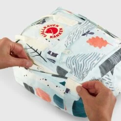 FJÄLLRÄVEN Fjällräven Kånken Art Mini -FJÄLLRÄVEN Boutiquen kanken art mini 23611 977 i detail fjr 1280x1280