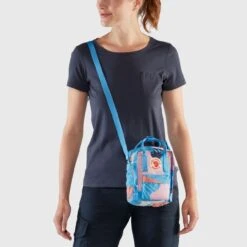FJÄLLRÄVEN Fjällräven Kånken Art Sling -FJÄLLRÄVEN Boutiquen kanken art sling 23633 972 c model fjrI0cx0E26LID0T 1280x1280 1