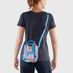 FJÄLLRÄVEN Fjällräven Kånken Art Sling -FJÄLLRÄVEN Boutiquen kanken art sling 23633 972 d model fjr 1280x1280 1