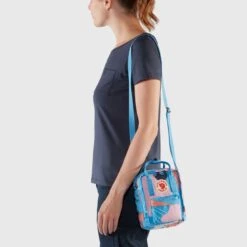 FJÄLLRÄVEN Fjällräven Kånken Art Sling -FJÄLLRÄVEN Boutiquen kanken art sling 23633 972 e model fjr 1280x1280