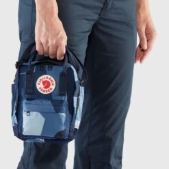 FJÄLLRÄVEN Fjällräven Kånken Art Sling -FJÄLLRÄVEN Boutiquen kanken art sling 23633 973 f detail fjr 1280x1280 1