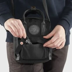 FJÄLLRÄVEN Fjällräven Kånken No. 2 Black Sling -FJÄLLRÄVEN Boutiquen kanken no 2 black sling 23799 550 g detail fjr 1280x1280