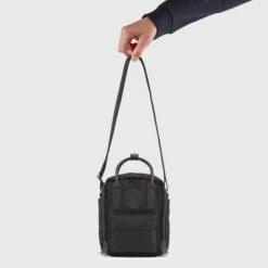 FJÄLLRÄVEN Fjällräven Kånken No. 2 Black Sling 12 FJÄLLRÄVEN Fjällräven Kånken No. 2 Black Sling -FJÄLLRÄVEN Boutiquen kanken no 2 black sling 23799 550 l detail fjr 1280x1280 1