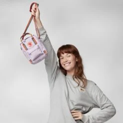 FJÄLLRÄVEN Fjällräven Kånken Rainbow Sling -FJÄLLRÄVEN Boutiquen kanken rainbow sling 23623 457 907 d model fjr 1280x1280