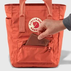 FJÄLLRÄVEN Fjällräven Kånken Totepack Mini Ochre 13 FJÄLLRÄVEN Fjällräven Kånken Totepack Mini Ochre -FJÄLLRÄVEN Boutiquen kanken totepack mini 23711 333 g detail fjr 1280x1280 3