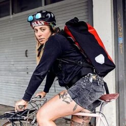 Ortlieb Messenger Bag Red - Black -FJÄLLRÄVEN Boutiquen messenger bag2 3 1 1280x1280