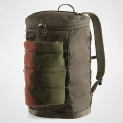 FJÄLLRÄVEN Fjällräven Singi 20 Dark Olive 8 FJÄLLRÄVEN Fjällräven Singi 20 Dark Olive -FJÄLLRÄVEN Boutiquen singi20 darkolive2 1280x1280 1